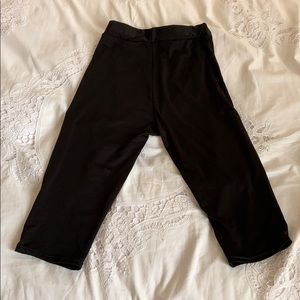 🛍 3/$10 Black Capri yoga pants